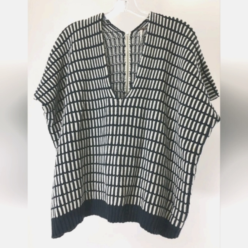 Free People Women’s Oversized Low Cut Zip Up Back Sweater Navy/Ivory XS
